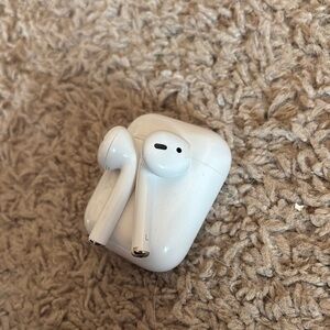 Apple White Wireless Earbuds Charging Case